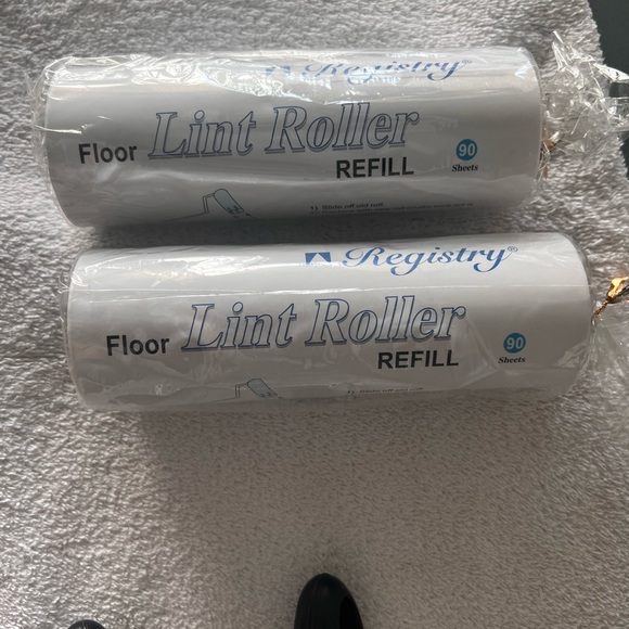 NEW BUNDLE OF LINT ROLLERS- 2 WITH HANDLES/ 2 REFILLS - Picture 2 of 7